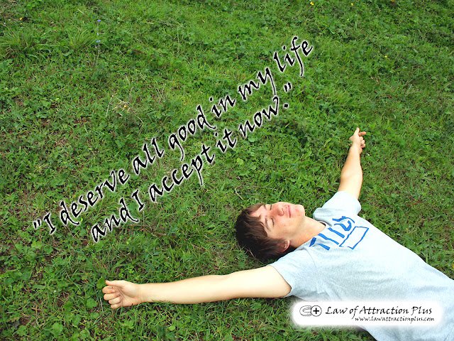 "I deserve all good in my life and I accept it now." (Wallpaper + Decree) Free Law of Attraction Wallpaper with Decree and Positive Affirmation